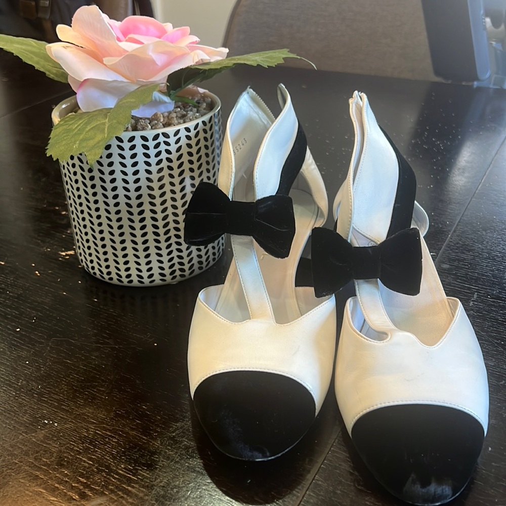 Beautiful T-Strap Chanel Pump (Great Condition)